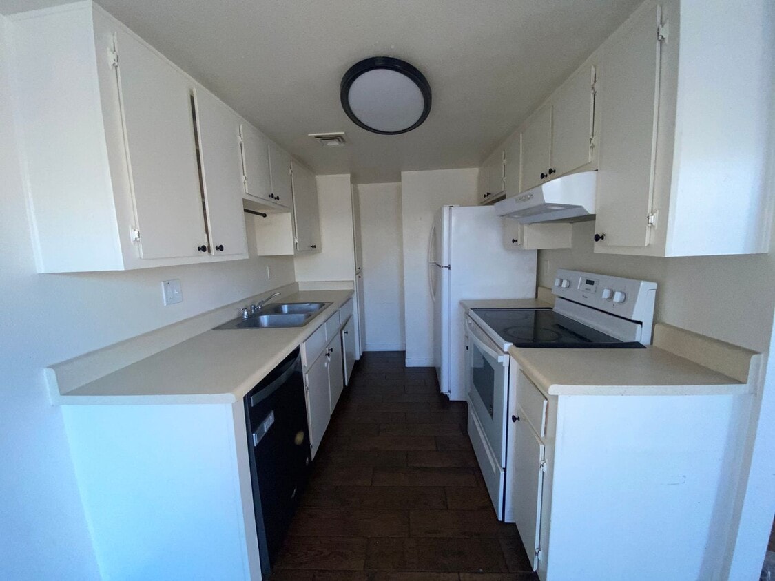 Community Pool - 860 E Brown Rd (Mesa, AZ)