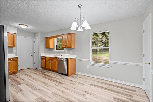 Foto del edificio - 22710 Mattingly St