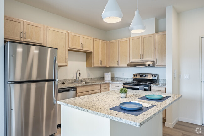 2BR, 2BA - 941SF - Kitchen - The Derby