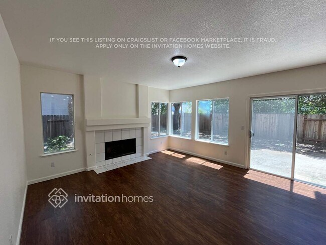 Foto del edificio - 6102 Cameo Dr