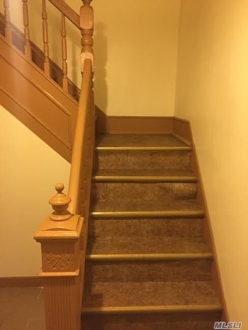 Foto del edificio - 66-22 Fresh Pond Rd