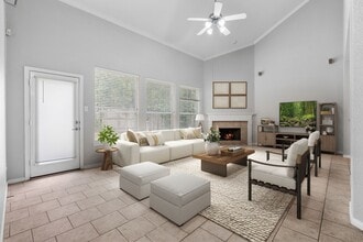 Building Photo - 42 Ebony Oaks Pl