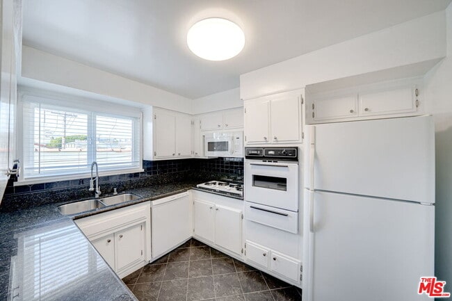 Building Photo - 1131 14th St