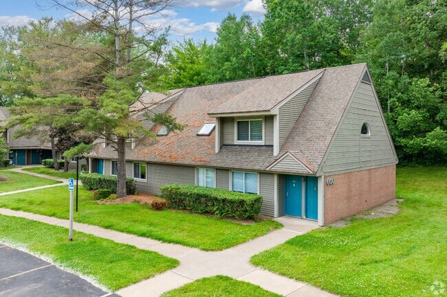 Foto del edificio - 2 Meadowbrook Cir
