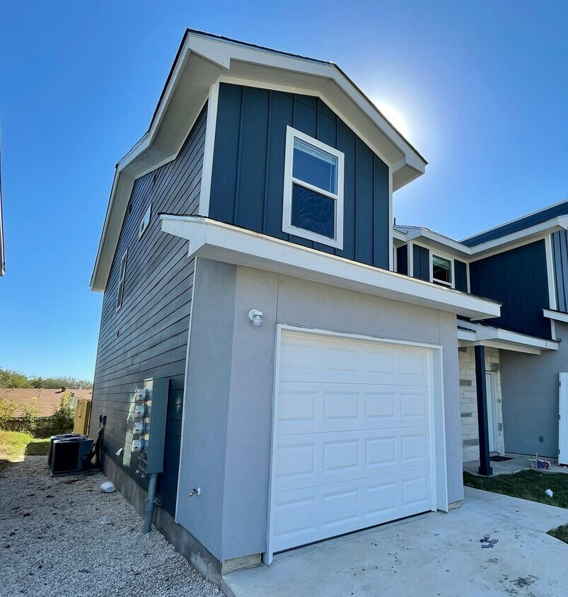 Primary Photo - 6918 Crestway Dr