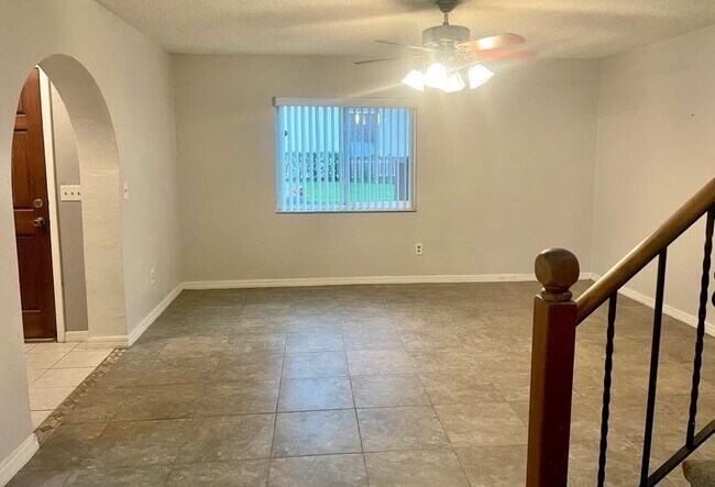 Foto del edificio - 2053 Oak Meadow Cir