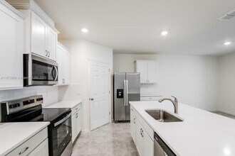 Building Photo - 9671 Seaspray Dr