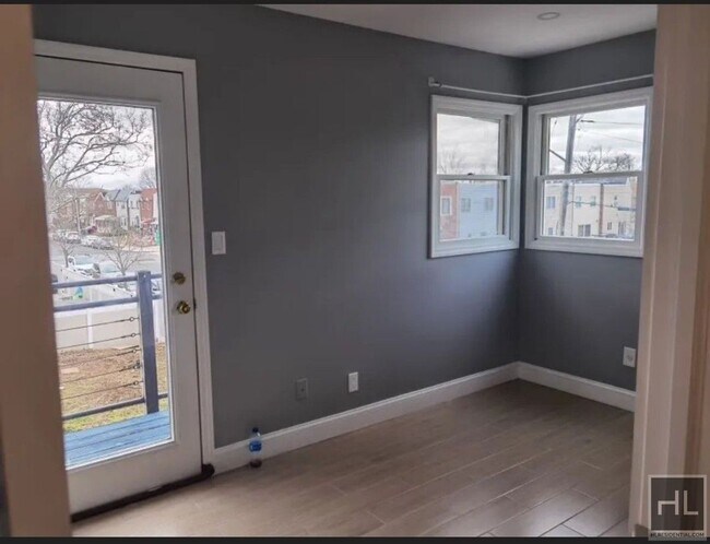 Building Photo - LANDER AVENUE