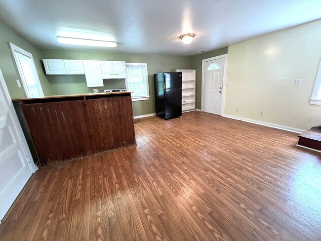 Building Photo - Beautiful Warrenton Suite Waiting For You!