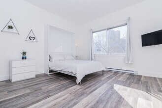Building Photo - 1439 Rue Saint-André