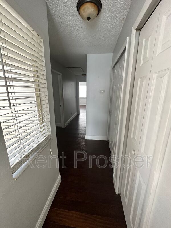 Building Photo - 2544 Woodgate Blvd