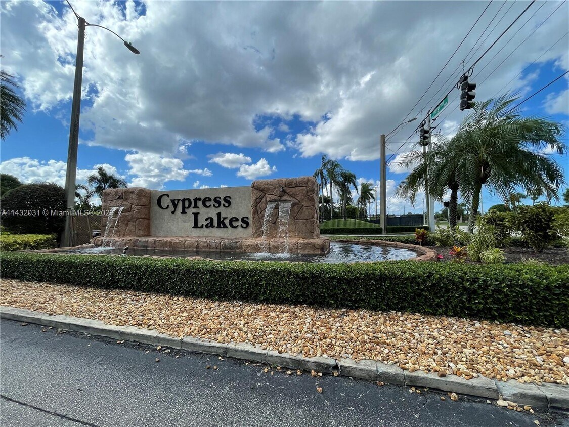 Foto principal - 3452 Cypress Trail