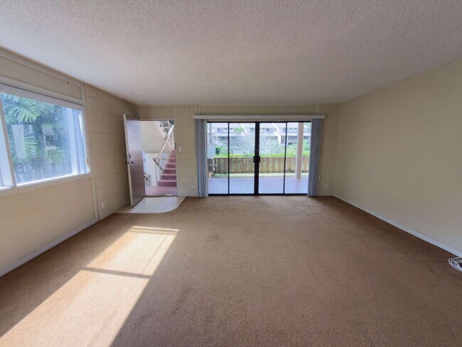 Building Photo - Kueahelani Apartments – 2BD/2BA Townhome w/ Lanai, 2 Covered Parking, Storage