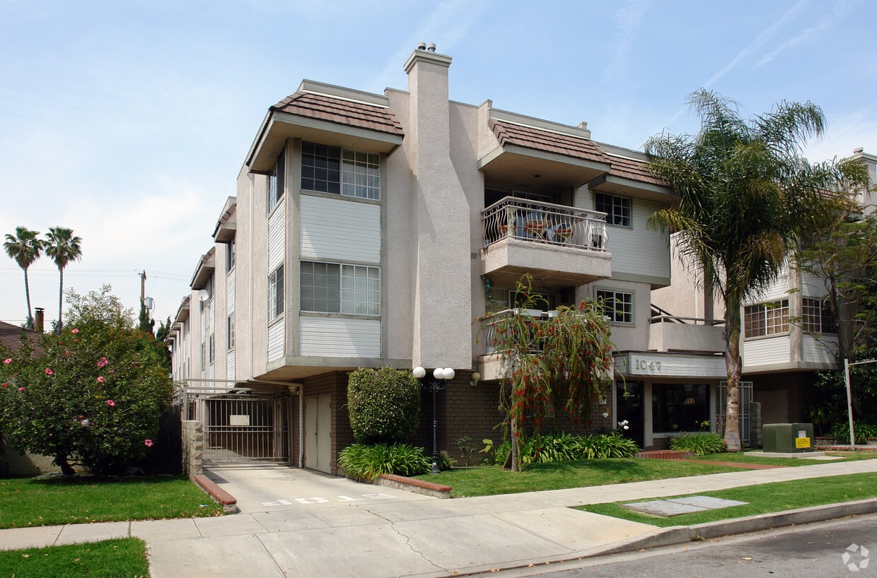 Building Photo - 1047 E Spazier Ave