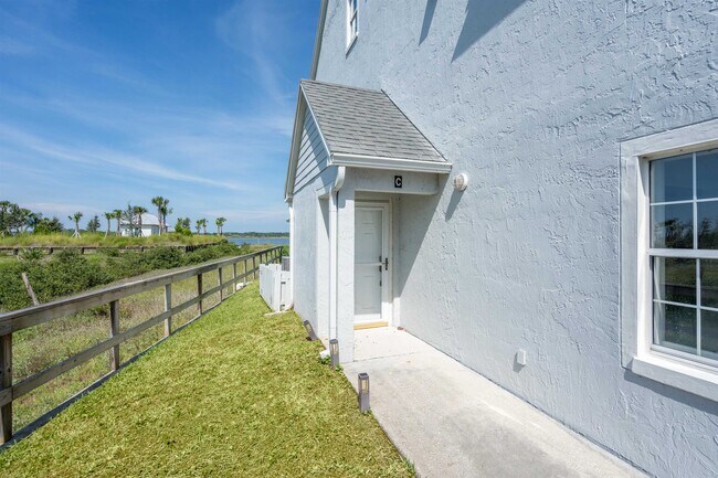 Building Photo - 332 Village Dr