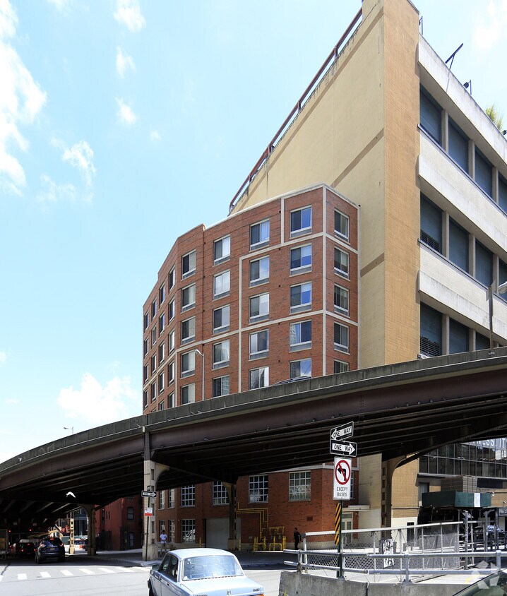 Foto del edificio - 321 E 60th St