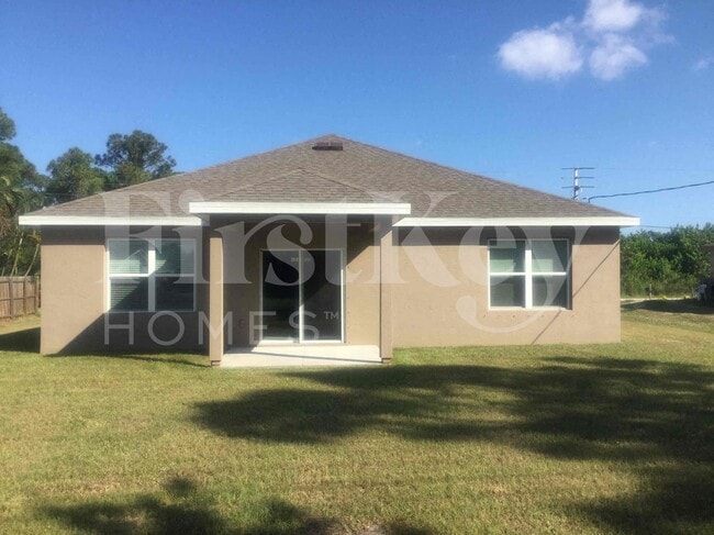 Building Photo - 2472 SE Floresta Dr