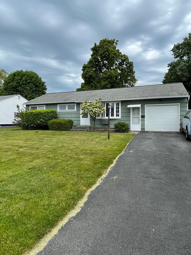 Building Photo - 209 Lynnhaven Dr