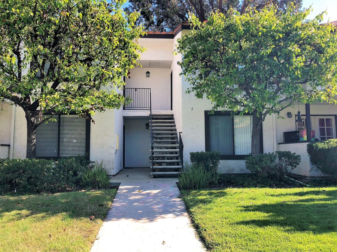 Primary Photo - Beautiful Condo in quiet community in Coll...