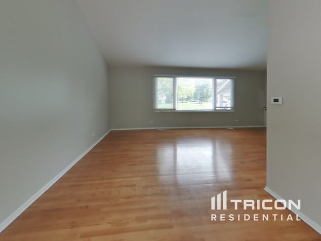 Building Photo - 1401 Oak Hill Ct