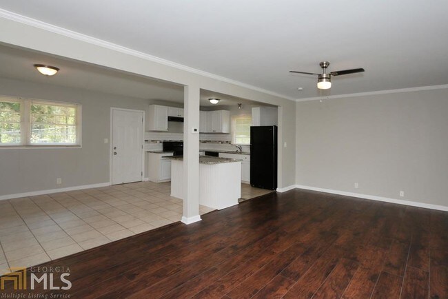Building Photo - 5375 Longmeadow Ln