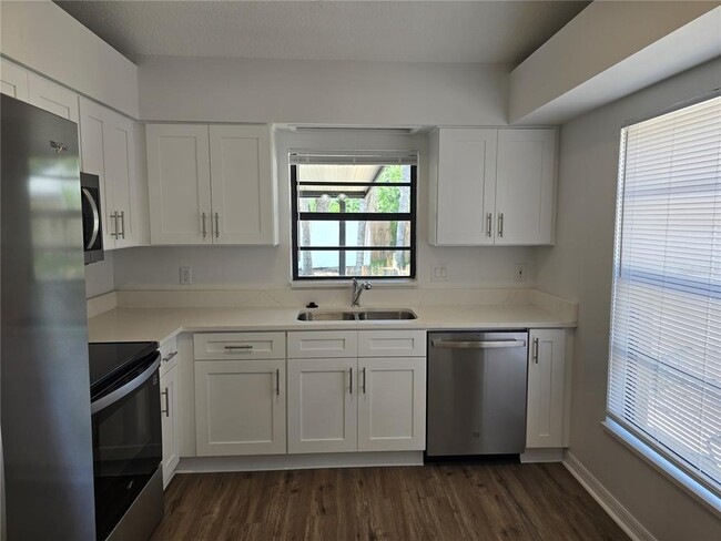 Building Photo - 717 Chilt Dr
