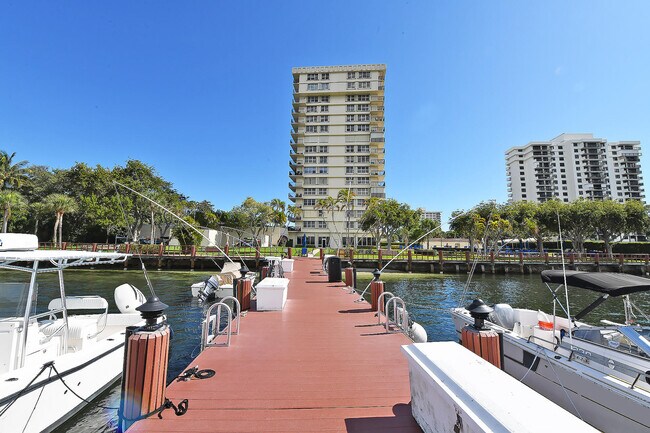 Building Photo - 2121 N Ocean Blvd