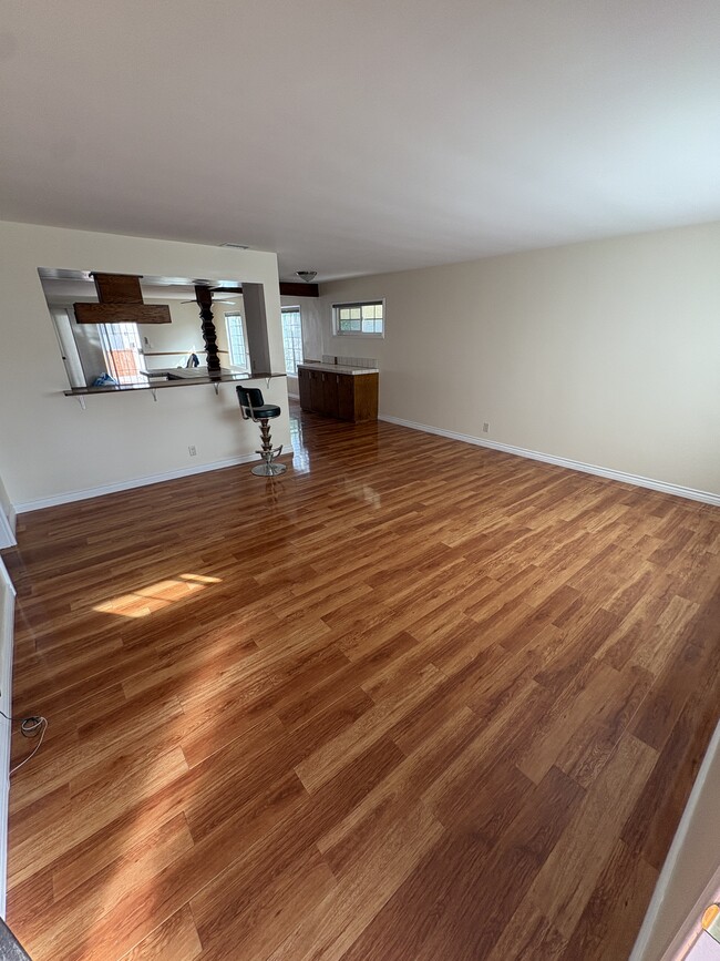 Building Photo - 1843 Santa Fe Ave