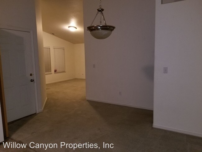 Foto del edificio - 3 br, 2 bath House - 674 SE Sugar Pine Way