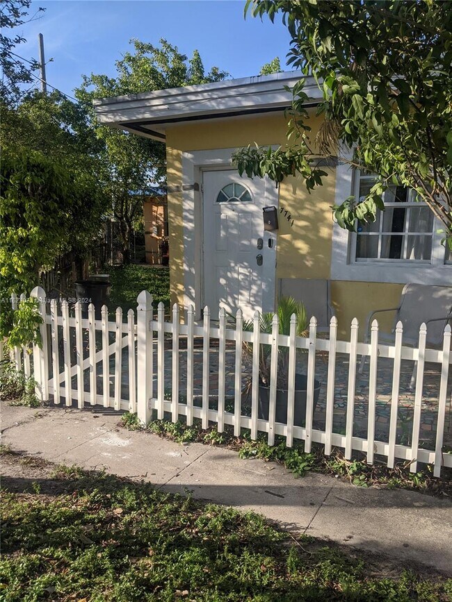 Building Photo - 7741 Hawthorne Ave