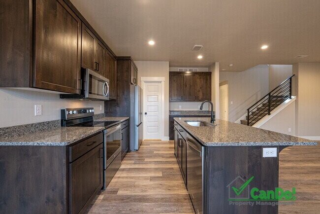 Building Photo - BEAUTIFUL 4 BEDROOM TOWNHOME for rent in Ammon w/ 2 Car Garage! Deposit Free Lease option for qua...