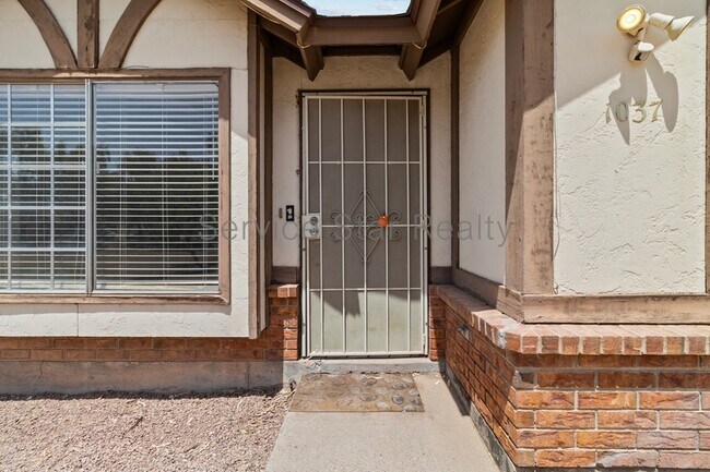 Foto del edificio - 8520 W Palm Ln