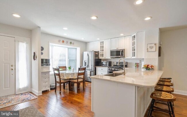 Building Photo - 2074 Yorktown S