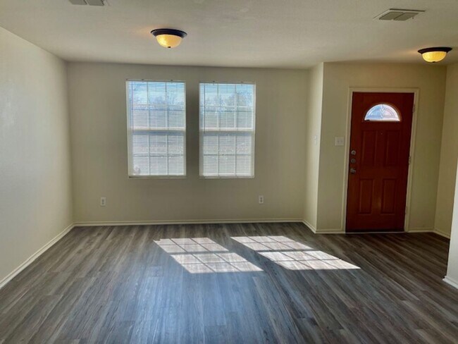 Building Photo - Newer 2 Story Home in Burleson with Commun...