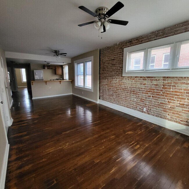 Foto del edificio - 3847 Russell Blvd