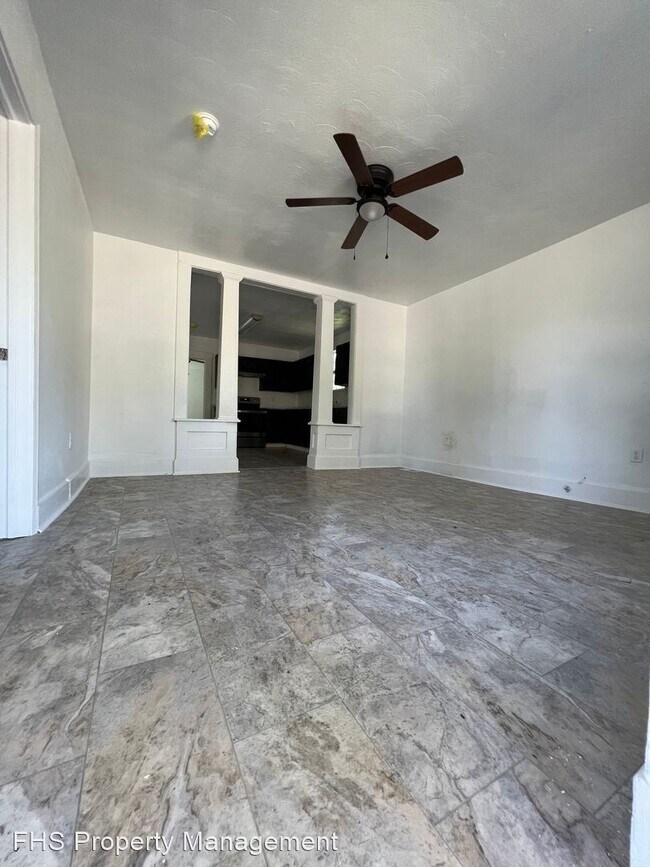 Foto del edificio - 3 br, 2 bath House - 1042 E Commercial