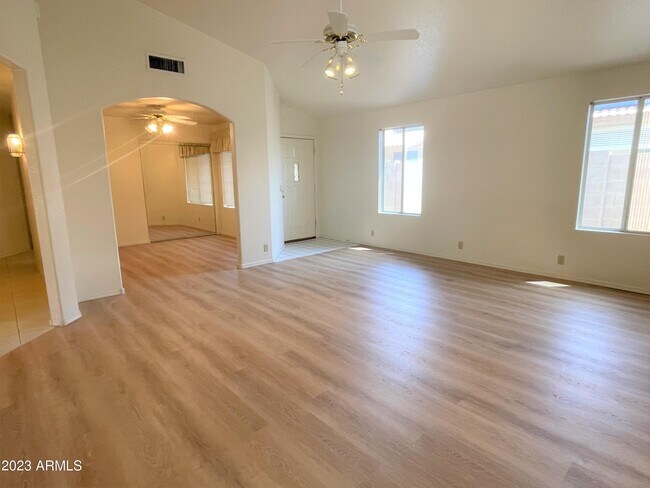 Building Photo - 10653 W Mohawk Ln