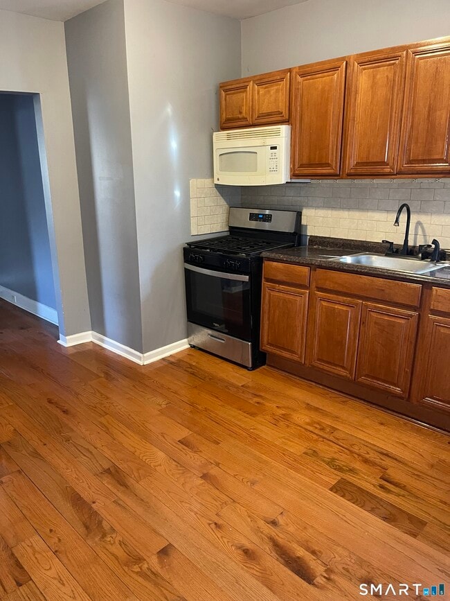 Building Photo - 1199 Iranistan Ave