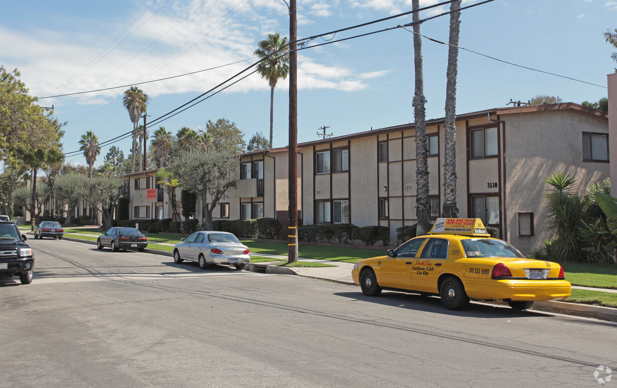 3504-3530 Granate ¡St - 3504-3530 Garnet St