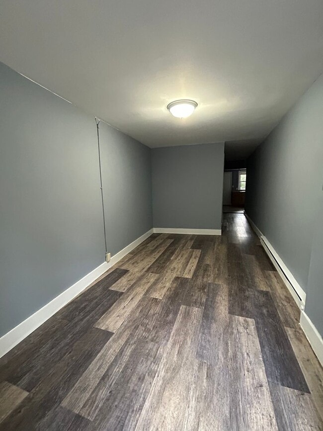 Building Photo - Studio/1 bedroom