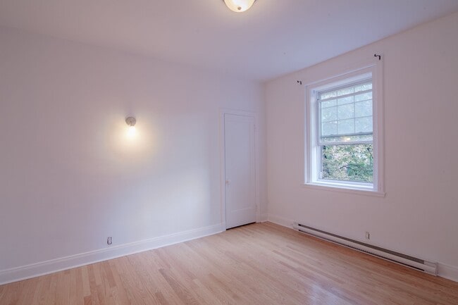Building Photo - 2100 Rue du Fort