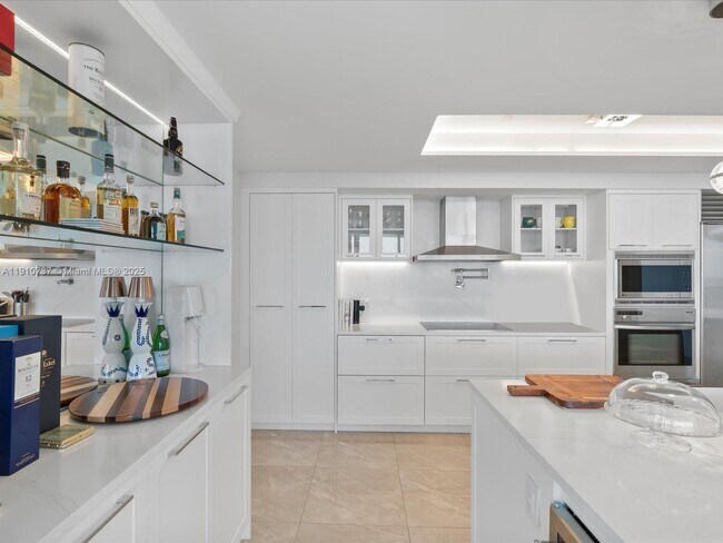 Building Photo - 1331 Brickell Bay Dr