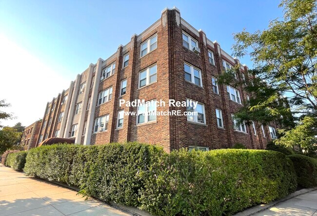 Building Photo - 2045 Commonwealth Ave