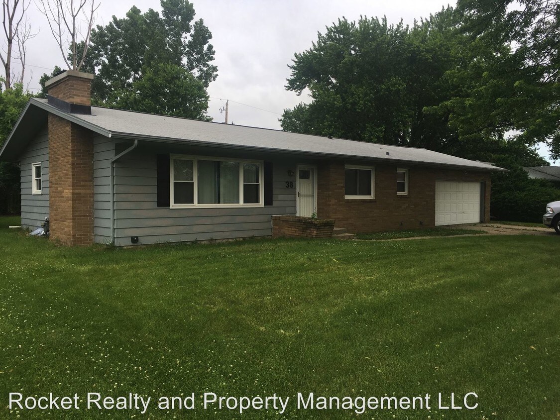 Primary Photo - 3 br, 1.5 bath House - 38 S. Pontiac Drive