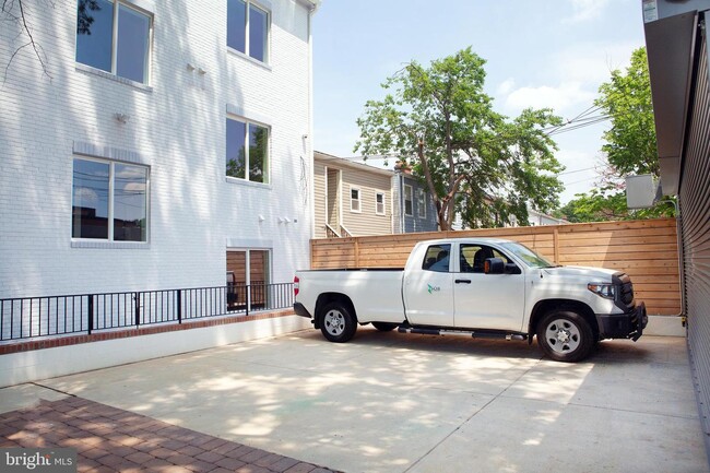 Building Photo - 1701 Trinidad Ave NE