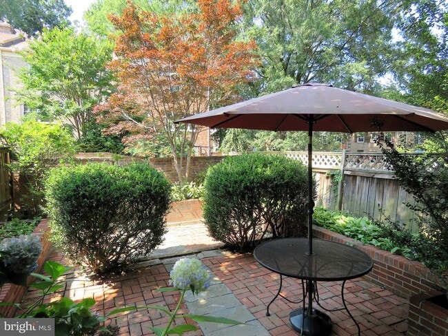 Foto del edificio - 9226 Bailey Ln