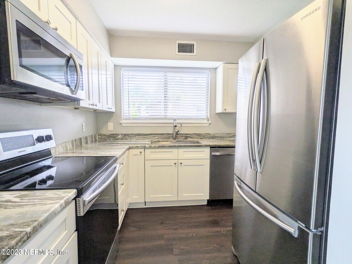 Foto principal - 360 14th Ave S