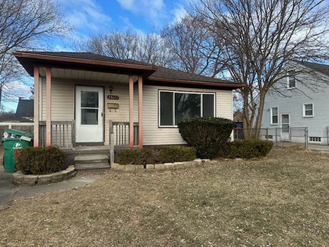 Foto principal - Quaint 3 bedroom in bustling Eastpointe