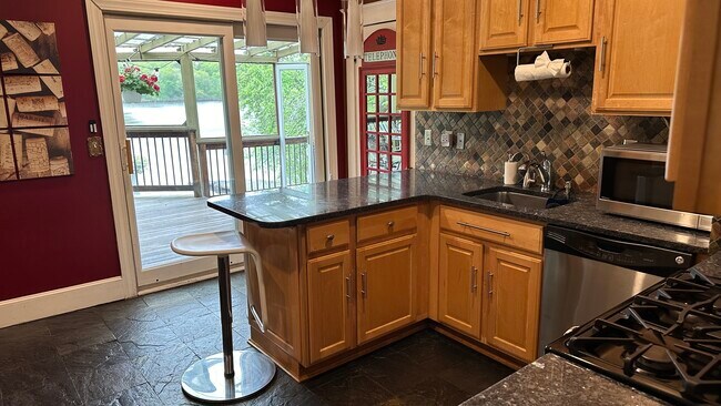 Foto del edificio - 203 Riverview Ave