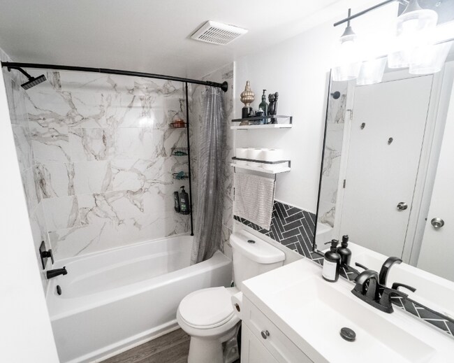 Foto del edificio - 1408 Deerpond Ln